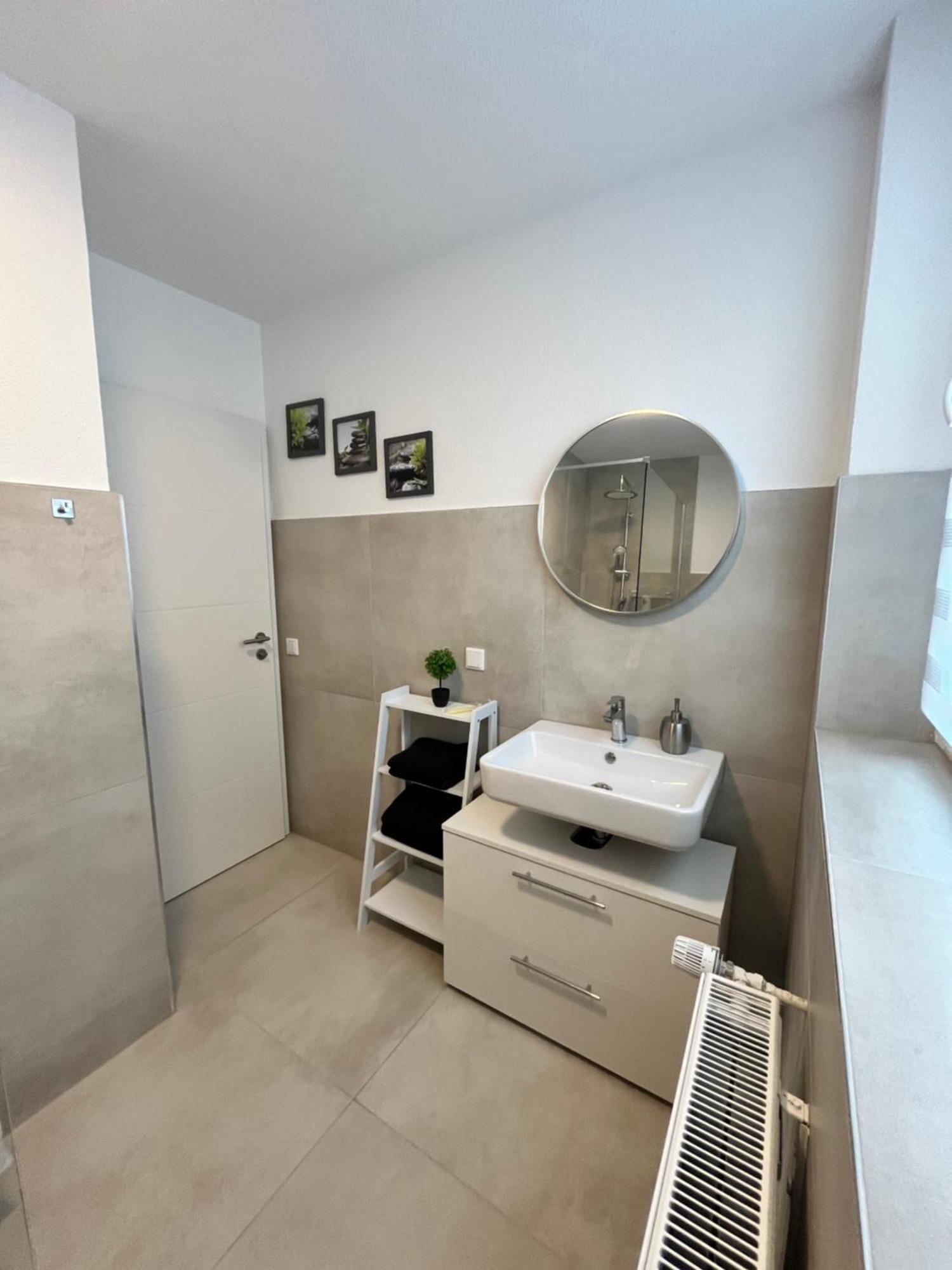Appartment New York Naehe Duesseldorf, Messe, Hbf, City, Wifi, Helios Hospital เครเฟลด์ ภายนอก รูปภาพ